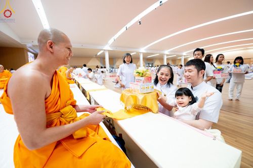 ภาพ No.149081:พิธีถวายคิลานเภสัชและอุปกรณ์ทางการแพทย์ เนื่องในวันธรรมชัย วันอาทิตย์ที่ 18 สิงหาคม พ.ศ. 2567 ณ ห้องแก้วสารพัดนึก 2 สภาธรรมกายสากล วัดพระธรรมกาย
