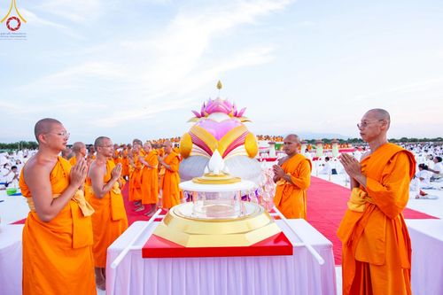 ภาพ No.211647:วันอาทิตย์ที่ 16 มีนาคม พ.ศ. 2568 พิธีอัญเชิญพระบรมสารีริกธาตุ ประดิษฐาน ณ ปทุมเจดีย์ ศูนย์อบรมเยาวชนปัตตานี