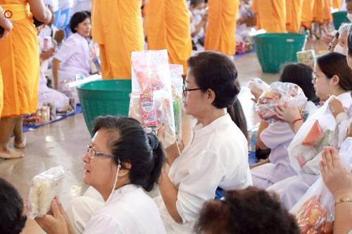 ภาพ No.227888:วันอาทิตย์ที่ 1 มิถุนายน พ.ศ. 2568 พิธีตักบาตร , พิธีบูชาข้าวพระ ณ วัดพระธรรมกาย จ.ปทุมธานี