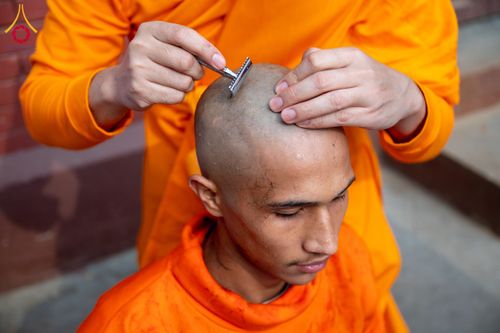 ภาพ No.129729:พิธีตัดปอยผมและแห่นาคธรรมทายาท ในโครงการบรรพชา 1,250 รูป ณ แดนประสูติ สวนลุมพินี ประเทศเนปาล วันที่ 2 มีนาคม พ.ศ. 2567