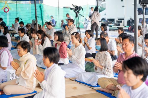 ภาพ No.191043:พิธีถวายภัตตาหารเป็นสังฆทาน แด่พระธรรมยาตรา ณ อนุสรณ์สถานคลองบางนางแท่น อ.สามพราน จ.นครปฐม ในโครงการธรรมยาตรา กตัญญูบูชา มหาปูชนียาจารย์ พระมงคลเทพมุนี(สด จนฺทสโร) พระผู้ปราบมาร อนุสรณ์สถาน 7 แห่ง ปีที่ 13 วันที่ 8 มกราคม พ.ศ. 2568