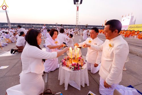 ภาพ No.204524:พิธีจุดประทีปถวายเป็นพุทธบูชา และบูชาธรรมมหาปูชนียาจารย์ ณ วัดพระธรรมกาย ตำบลคลองสาม อำเภอคลองหลวง จังหวัดปทุมธานี ในโครงการธรรมยาตรา กตัญญูบูชา มหาปูชนียาจารย์ พระมงคลเทพมุนี(สด จนฺทสโร) พระผู้ปราบมาร ปีที่ 13 วันที่ 31 มกราคม พ.ศ. 2568