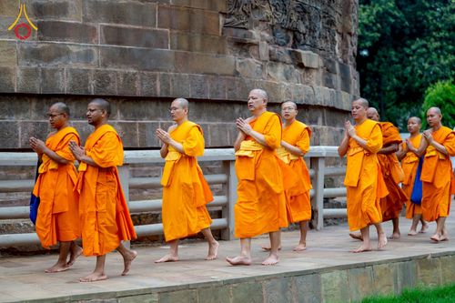 ภาพ No.231061:วันที่ 1 กรกฎาคม พ.ศ. 2568 โครงการบรรพชาสามเณร 300 รูป ถวายเป็นพุทธบูชา  วันอาสาฬหบูชา ณ จุดกำเนิดพระรัตนตรัย  ต้นแหล่งธัมมจักกัปปวัตตนสูตร เมืองพาราณสี  สารนาถ ประเทศอินเดีย