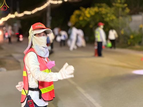 ภาพ No.116970:V.16 เป็นทีม การเตรียมงาน เก็บงาน การรับบุญของเจ้าหน้าที่หน่วยงานต่างๆ เพื่อโครงการธรรมยาตรา กตัญญูบูชามหาปูชนียาจารย์ พระมงคลเทพมุนี (สด จนฺทสโร) พระผู้ปราบมาร อนุสรณ์สถาน 7 แห่ง ปีที่ 12 ระหว่างวันที่ 2 - 31 มกราคม พ.ศ. 2567