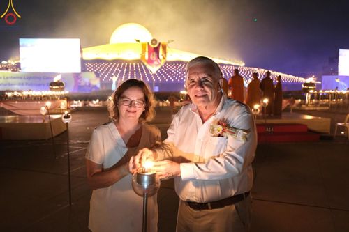 ภาพ No.125033:พิธีเวียนประทักษิณและจุดมาฆประทีป (ชุดที่ 2) ในวันมาฆบูชา เสาร์ที่ 24 กุมภาพันธ์ พ.ศ. 2567 ณ พระมหาธรรมกายเจดีย์ วัดพระธรรมกาย