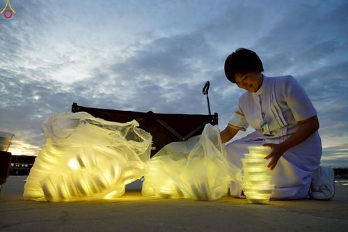 ภาพ No.240996:วันพุธที่ 27 สิงหาคม พ.ศ. 2568 พิธีจุดประทีป ในวันธรรมชัย ณ วัดพระธรรมกาย