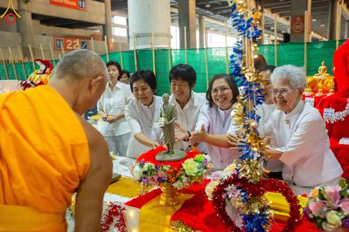 ภาพ No.123591:พิธีถวายสลากภัต แด่พระภิกษุสงฆ์ เพื่อโครงการธรรมยาตรา กตัญญูบูชา มหาปูชนียาจารย์ พระมงคลเทพมุนี (สด จนฺทสโร) พระผู้ปราบมาร อนุสรณ์สถาน 7 แห่ง ปีที่ 12 ระหว่างวันที่ 2 - 31 มกราคม พ.ศ.2567