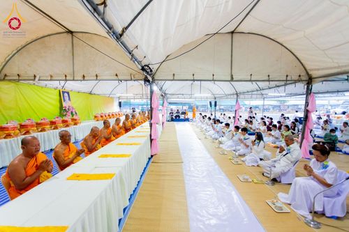 ภาพ No.199384:พิธีถวายภัตตาหารเป็นสังฆทาน แด่พระธรรมยาตรา ณ อนุสรณ์สถานบางปลา วัดบางปลา อำเภอบางเลน จังหวัดนครปฐม ในโครงการธรรมยาตรา กตัญญูบูชา มหาปูชนียาจารย์ พระมงคลเทพมุนี(สด จนฺทสโร) พระผู้ปราบมาร อนุสรณ์สถาน 7 แห่ง ปีที่ 13 วันที่ 22 มกราคม พ.ศ. 2568