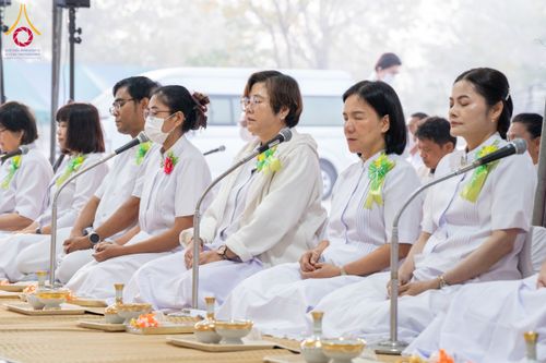 ภาพ No.201822:พิธีถวายภัตตาหารเป็นสังฆทาน แด่พระธรรมยาตรา ณ อนุสรณ์สถานบางปลา วัดบางปลา อำเภอบางเลน จังหวัดนครปฐม ในโครงการธรรมยาตรา กตัญญูบูชา มหาปูชนียาจารย์ พระมงคลเทพมุนี(สด จนฺทสโร) พระผู้ปราบมาร อนุสรณ์สถาน 7 แห่ง ปีที่ 13 วันที่ 26 มกราคม พ.ศ. 2568