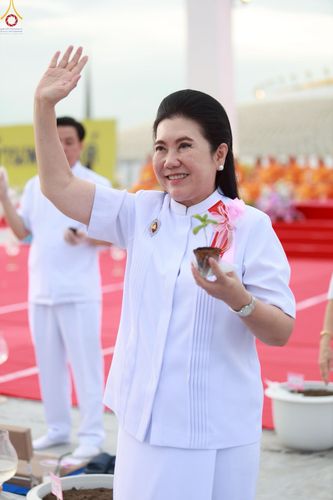 ภาพ No.252911:วันที่ 10 ตุลาคม พ.ศ. 2568 พิธีปลูกต้นทรัพย์บานชื่น ณ ลานธรรม วัดพระธรรมกาย