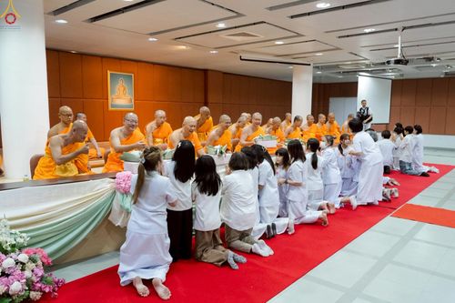 ภาพ No.228236:วันอาทิตย์ที่ 1 มิถุนายน พ.ศ.2568 พิธีถวายมหาสังฆทานพระ 100 รูป สโมสรซุปเปอร์คิดส์ ปีที่ 6 ณ ห้อง SPD 8 สภาธรรมกายสากล วัดพระธรรมกาย