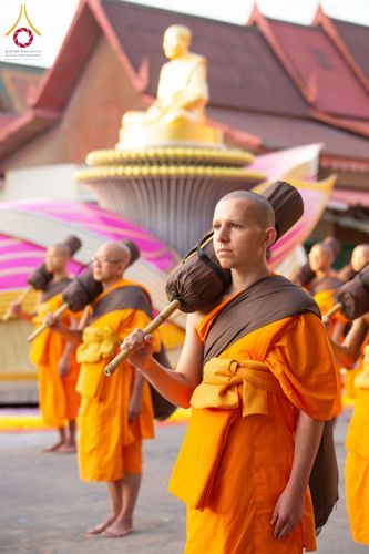 ภาพ No.197078:พระธรรมยาตราปฏิบัติธรรม และถ่ายภาพหมู่ประวัติศาสตร์ ณ วัดโบสถ์(บน) ตำบลบางคูเวียง อำเภอบางกรวย จังหวัดนนทบุรี ในโครงการธรรมยาตรา กตัญญูบูชา มหาปูชนียาจารย์ พระมงคลเทพมุนี(สด จนฺทสโร) พระผู้ปราบมาร อนุสรณ์สถาน 7 แห่ง ปีที่ 13 วันที่ 18 มกราคม พ.ศ. 2568