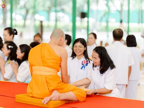 ภาพ No.227718:วันเสาร์ที่ 31 พฤษภาคม พ.ศ.2568 พิธีถวายผ้าไตรแด่สามเณรผู้เข้ารับการอุปสมบท , พิธีอุปสมบทสามเณรเตรียม DCI วัดพระธรรมกาย จ.ปทุมธานี