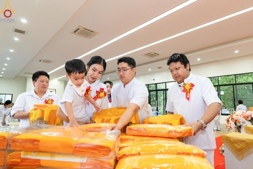 ภาพ No.162926:โครงการกฐินสามัคคีทั่วไทย 30,000 วัด บูชาธรรม 80 ปี หลวงพ่อธัมมชโย โดย คณะศิษยานุศิษย์วัดพระธรรมกาย ณ ศูนย์ปฎิบัติธรรมจันทบุรี วันที่ 18 ตุลาคม พ.ศ. 2567