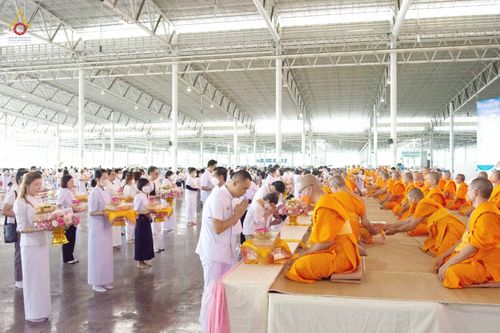 ภาพ No.91173:พิธีร่วมบุญกฐินสัมฤทธิ์ปีที่ 16 และกฐินสมทบวัดกัลยาณมิตรทั้งภายใน และต่างประเทศปีที่ 6 ณ บ้านแก้วเรือนทองคุณยายฯ วัดพระธรรมกาย วันเสาร์ที่ 21 ตุลาคม พ.ศ. 2566