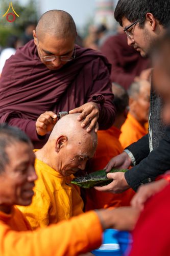 ภาพ No.209788:วันที่ 28 กุมภาพันธ์ พ.ศ.2568 พิธีเปิดโครงการบวชสามเณร พิธีถวายไทยธรรม พิธีขอขมามอบผ้าไตร  ณ เมืองปาตัน ประเทศเนปาล