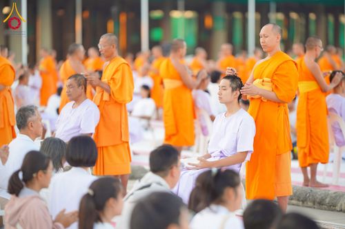 ภาพ No.274768:วันอาทิตย์ที่ 30 พฤศจิกายน พ.ศ. 2568 พิธีปลงผม โครงการอุปสมบทบูชาธรรมมหาปูชนียาจารย์ ปี 2568 ณ ลานธรรมพระมหาธรรมกายเจดีย์ ฝั่งทิศตะวันตก ระหว่างวิหารคดหมายเลข 8 และ 9 วัดพระธรรมกาย