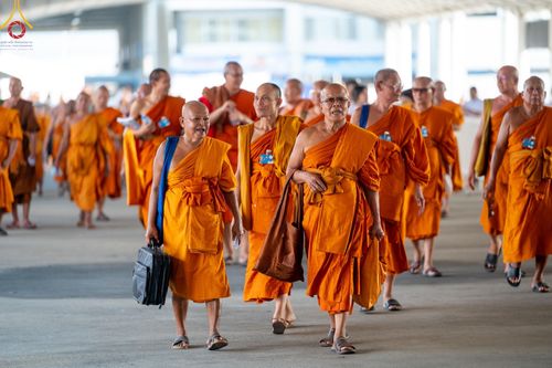 ภาพ No.60335:การต้อนรับพระสังฆาธิการ 10,000 กว่าวัดทั่วประเทศ พิธีมอบปัจจัยช่วยเหลือครู 4 จังหวัดชายแดนภาคใต้ พิธีปฏิบัติธรรม ในวันคุ้มครองโลก วันจันทร์ที่ 22 เมษายน พ.ศ.2567 ณ วัดพระธรรมกาย จ.ปทุมธานี