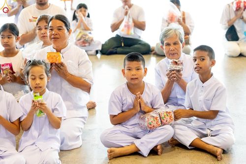 ภาพ No.243496:วันที่ 7 กันยายน พ.ศ. 2568 พิธีตักบาตร ข้าวสารอาหารแห้ง ในวันครูผู้ค้นพบวิชชาธรรมกาย ณ บ้านแก้วเรือนทองคุณยายฯ สภาธรรมกายสากล วัดพระธรรมกาย