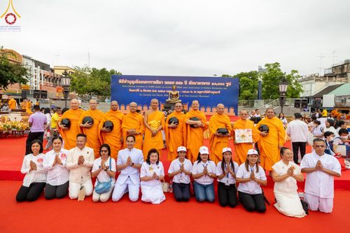 ภาพ No.126352:พิธีทำบุญเมืองนครราชสีมา ฉลอง 556 ปี ตักบาตรพระ 10,000 รูป ในวันเสาร์ที่ 2 มีนาคม พ.ศ.2567 ณ อนุสาวรีย์ท้าวสุรนารี จ.นครราชสีมา จัดโดย คณะสงฆ์จังหวัดนครราชสีมา ร่วมกับสำนักงานจังหวัดนครราชสีมา