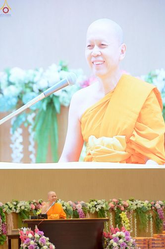 ภาพ No.245935:วันเสาร์ที่ 13 กันยายน พ.ศ. 2568 พิธีมอบผ้าไตรประธานกฐินสัมฤทธิ์เด็กดี V-Star ณ สภาธรรมกายสากล วัดพระธรรมกาย