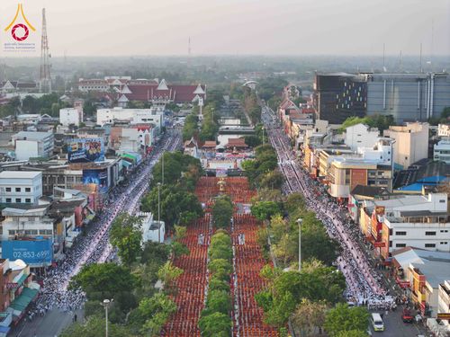 ภาพ No.312666:วันอาทิตย์ที่ 8 มีนาคม พ.ศ.2569 ทำบุญเมืองนครราชสีมา 558 ปี ตักบาตรพระ 10,000 รูป