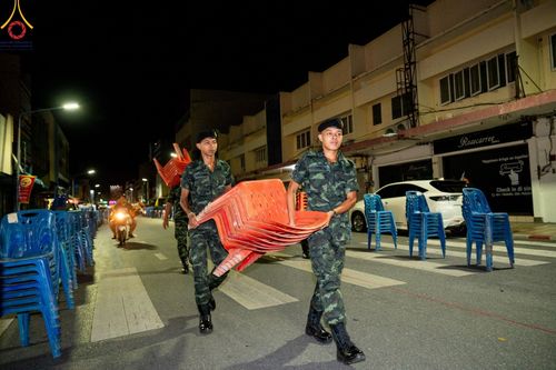 ภาพ No.151649:V.55 ทีมใหญ่ที่หาดใหญ่ เจ้าหน้าที่ทุกสถานะ หลายสัญชาติ ร่วมกันจัดงานตักบาตรที่หาดใหญ่ วันที่ 10-11 สิงหาคม พ.ศ. 2567
