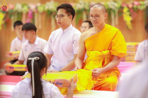 ภาพ No.152853:อบรมเชิงปฎิบัติการจัดกิจกรรมทอดกฐินสัมฤทธิ์ และพิธีมอบผ้าไตรประธานกฐินสัมฤทธิ์เด็กดี V-Star ประจำปีพุทธศักราช 2567  วันเสาร์ที่ 7 กันยายน พ.ศ.2567 ณ สภาธรรมกายสากล วัดพระธรรมกาย