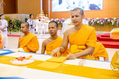 ภาพ No.228082:วันอาทิตย์ที่ 1 มิถุนายน พ.ศ. 2568 พิธีมุทิตาพระอุปสมบทอุทิศชีวิต ณ ห้องแก้วสารพัดนึก 1 วัดพระธรรมกาย