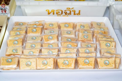 ภาพ No.190047:พิธีถวายภัตตาหารเป็นสังฆทาน แด่พระธรรมยาตรา ณ อนุสรณ์สถานมหาวิหารพระมงคลเทพมุนี (โลตัสแลนด์) อ.สองพี่น้อง จ.สุพรรณบุรี ในโครงการธรรมยาตรา กตัญญูบูชา มหาปูชนียาจารย์ พระมงคลเทพมุนี(สด จนฺทสโร) พระผู้ปราบมาร อนุสรณ์สถาน 7 แห่ง ปีที่ 13 วันที่ 6 มกราคม 2568