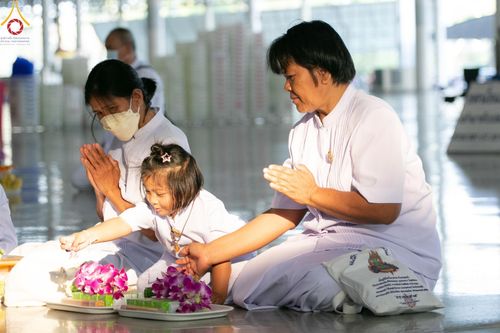 ภาพ No.123037:พิธีตักบาตร และพิธีบูชาข้าวพระ ในวันอาทิตย์ต้นเดือนที่ 4 กุมภาพันธ์ พ.ศ. 2567 ณ วัดพระธรรมกาย จ.ปทุมธานี