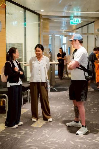 ภาพ No.229373:วันที่ 15 มิถุนายน พ.ศ. 2568 Meditation wisdom talks 2025 โดย พระอาจารย์ไมเคิล วีรธมฺโม และ พระอาจารย์นิค สนฺตจิตฺโต โดยมีผู้เข้าร่วมโครงการ เป็นชาวสวีเดนและชาวยุโรป จำนวน 30 ท่าน  ณ โรงแรม Radissonblu waterfront กรุงสตอกโฮล์ม ประเทศสวีเดน