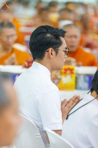 ภาพ No.190316:พิธีเจริญพระพุทธมนต์ ปฏิบัติธรรม มอบทุนการศึกษา ถวายสังฆทาน 141 วัด เพื่อถวายเป็นพุทธบูชา และขับเคลื่อนโครงการหมู่บ้านรักษาศีล 5 โดยคณะสงฆ์จังหวัดสุพรรณบุรี คณะศิษยานุศิษย์วัดพระธรรมกาย โครงการธรรมยาตรา ปีที่ 13 ณ ศูนย์ปฏิบัติธรรมพระมงคลเทพมุนี