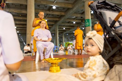 ภาพ No.242973:วันที่ 31 สิงหาคม พ.ศ. 2568 พิธีตัดปอยผมและปลงผม โครงการอุปสมบทหมู่บูชาธรรม ครบรอบ 108 ปี วันครูผู้ค้นพบวิชชาธรรมกาย ณ วัดพระธรรมกาย