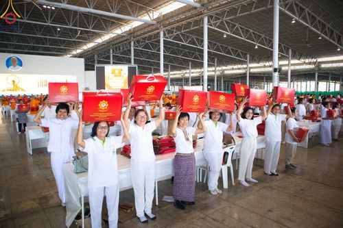 ภาพ No.210892:วันที่ 15 มีนาคม พ.ศ. 2568  บุญบรรจุกล่องไทยธรรม เพื่อถวายแด่พระสังฆาธิการ 40,000 กว่าวัดทั่วไทย ในวันคุ้มครองโลก 22 เมษายน พ.ศ. 2568