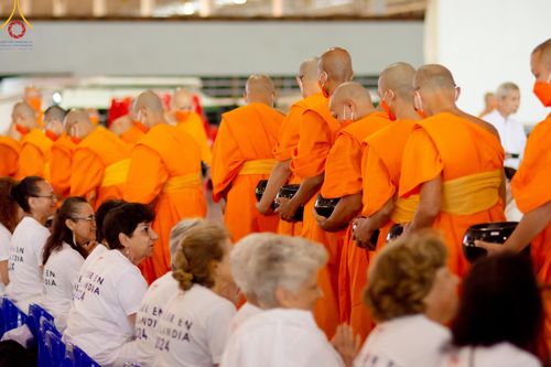 ภาพ No.124443:พิธีตักบาตรในวันมาฆบูชา ณ บ้านแก้วเรือนทองคุณยายฯ วัดพระธรรมกาย จ.ปทุมธานี วันเสาร์ที่ 24 กุมภาพันธ์ พ.ศ. 2567