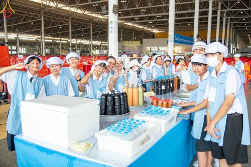 ภาพ No.58837:V.40 ภัตตาหารพระหมื่นวัด เราจัดให้ การปฏิบัติงานของเจ้าหน้าที่และอาสาสมัคร เพื่อรับบุญในการถวายภัตตาหาร แด่คณะสงฆ์ 10,000 กว่าวัดทั่วประเทศ ที่มาร่วมงานวันคุ้มครองโลก จันทร์ที่ 22 เมษายน พ.ศ. 2567 ณ วัดพระธรรมกาย