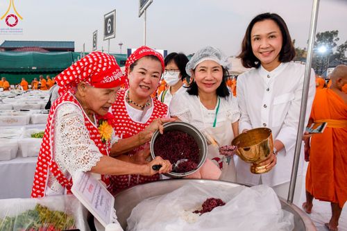 ภาพ No.109197:พิธีถวายภัตตาหารเป็นสังฆทาน แด่คณะพระธรรมยาตราฯ วันที่ 10 มกราคม พ.ศ. 2567 ณ อนุสรณ์สถานคลองบางนางแท่น อ.สามพราน จ.นครปฐม