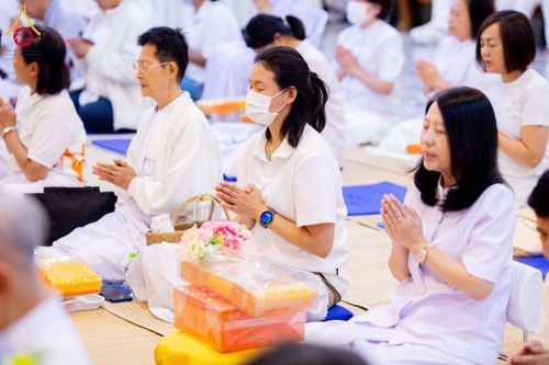 ภาพ No.195898:พิธีถวายภัตตาหารเป็นสังฆทาน แด่พระธรรมยาตรา ณ วัดโบสถ์(บน) ตำบลบางคูเวียง อำเภอบางกรวย จังหวัดนนทบุรี ในโครงการธรรมยาตรา กตัญญูบูชา มหาปูชนียาจารย์ พระมงคลเทพมุนี(สด จนฺทสโร) พระผู้ปราบมาร อนุสรณ์สถาน 7 แห่ง ปีที่ 13 วันที่ 16 มกราคม พ.ศ. 2568