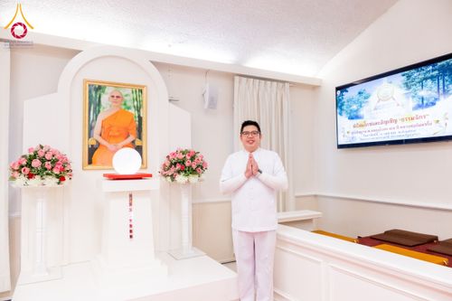 ภาพ No.62396:คณะศิษยานุศิษย์รวมใจสถาปนาและสมโภช ธรรมจักร เพื่ออัญเชิญประดิษฐาน ณ ยอดอุโบสถ 80 ปี หลวงพ่อธัมมชโย วัดพระธรรมกายนิวเจอร์ซี ประเทศสหรัฐอเมริกา  วันอาทิตย์ที่ 7 เมษายน พ.ศ. 2567