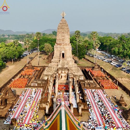 ภาพ No.58710:พิธีตักบาตรพระ ๑,๐๐๐ รูป สมโภชครบรอบ ๘๐๐ ปี พระบรมธาตุเมืองเชลียง ณ วัดพระศรีรัตนมหาธาตุ ราชวรวิหาร  (วัดพระปรางค์) ต.ศรีสัชนาลัย  อ.ศรีสัชนาลัย จ.สุโขทัย วันพฤหัสบดีที่ ๒๕ เมษายน พ.ศ. ๒๕๖๗