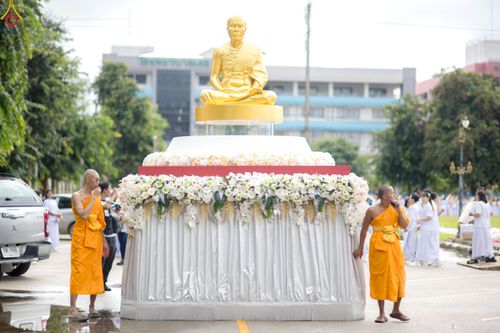 ภาพ No.239776:วันที่ 16-17 สิงหาคม พ.ศ. 2568 การปฏิบัติหน้าที่ของเจ้าหน้าที่ทุกสถานะ เพื่องานพิธีอัญเชิญรูปเหมือนพระมงคลเทพมุนี (สด จันทสโร) และพิธีกดปุ่มอัญเชิญรูปเหมือน พระมงคลเทพมุนี (สด จันทสโร) ณ มหาวิหารแก้วพระมงคลเทพมุนี ศูนย์ปฏิบัติธรรมแก้วเมืองเลย จ.เลย