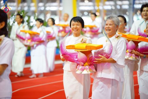 ภาพ No.215407:วันอาทิตย์ต้นเดือนที่ 6 เมษายน พ.ศ. 2568 ขบวนอัญเชิญผ้าป่าสมทบ มหาสังฆทาน 40,000 กว่าวัดทั่วประเทศ ณ สภาธรรมกายสากล วัดพระธรรมกาย