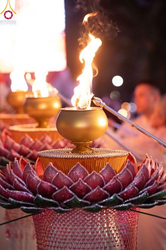 ภาพ No.112189:พิธีจุดประทีปถวายเป็นพุทธบูชา และบูชาธรรมมหาปูชนียาจารย์ พระมงคลเทพมุนี(สด จนฺทสโร) ในโครงการธรรมยาตรา กตัญญูบูชา มหาปูชนียาจารย์ พระมงคลเทพมุนี(สด จนฺทสโร) พระผู้ปราบมาร อนุสรณ์สถาน 7 แห่ง ปีที่ 12 วันที่ 14 มกราคม พ.ศ. 2567 ณ วัดสองพี่น้อง อ.สองพี่น้อง