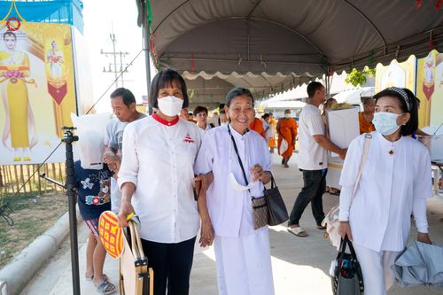 ภาพ No.107324:พิธีเจริญพระพุทธมนต์ ปฏิบัติธรรม มอบทุนการศึกษา ถวายสังฆทาน 140 วัด ณ ศุนย์ปฏิบัติธรรมพระมงคลเทพมุนี อ.สองพี่น้อง จ.สุพรรณบุรี วันเสาร์ที่ 6 มกราคม พ.ศ. 2567