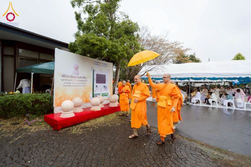 ภาพ No.220902:วันที่ 13 เมษายน พ.ศ. 2568 พิธีโปรยรัตนชาติปฐมเริ่มสถาปนาเจดีย์ และ พิธีเปิดหมู่บ้านปฏิบัติธรรม เพื่อการบรรลุธรรม ณ วัดป่าธรรมกายนานาชาติโทชิหงิ  ประเทศญี่ปุ่น