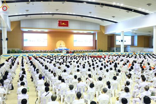 ภาพ No.159495:สัมมนาพิเศษและพิธีมอบองค์พระธรรมกาย 2,000 องค์ ณ ห้องแก้วสารพัดนึก 1 วัดพระธรรมกาย วันอาทิตย์ต้นเดือนที่ 6 ตุลาคม พ.ศ. 2567