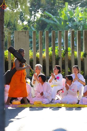 ภาพ No.188778:พิธีต้อนรับพระธรรมยาตรา ในโครงการธรรมยาตรา กตัญญูบูชา มหาปูชนียาจารย์ พระมงคลเทพมุนี(สด จนฺทสโร) พระผู้ปราบมาร อนุสรณ์สถาน 7 แห่ง ปีที่ 13 วันที่ 3 มกราคม พ.ศ. 2568 ณ อนุสรณ์สถานมหาวิหารพระมงคลเทพมุนี (โลตัสแลนด์) อ.สองพี่น้อง จ.สุพรรณบุรี