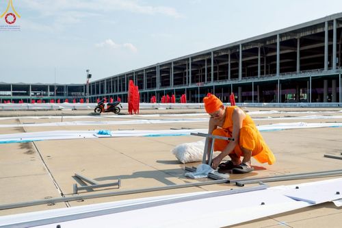 ภาพ No.220793:วันที่ 24-25 เมษายน พ.ศ. 2568 การเก็บงาน ผ้ารับประเคน ผ้าระบาย โต๊ะ เก้าอี้  ภายหลังงานวันคุ้มครองโลก ณ วัดพระธรรมกาย