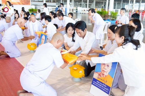 ภาพ No.277413:วันเสาร์ที่ 6 ธันวาคม พ.ศ. 2568 พิธีบรรพชาอุปสมบทและพิธีถวายบาตร โครงการอุปสมบทบูชาธรรมมหาปูชนียาจารย์ ประจำปี พ.ศ.2568 โครงการบวชพระนานาชาติ AEC และ WAB รุ่น CEO (นักบริหาร) รุ่นที่ 5 ณ โบสถ์พระไตรปิฏก วัดพระธรรมกาย